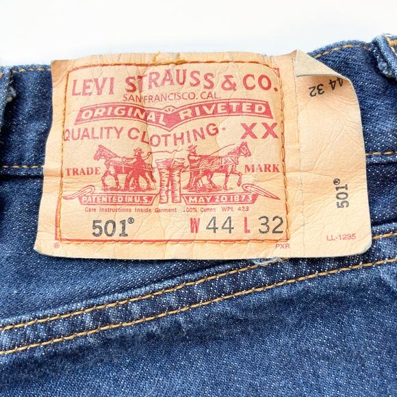 VTG Levis 501 Jeans Mens 44x32 Button Fly Straight Leg Classic Cotton 2004 - Picture 5 of 10